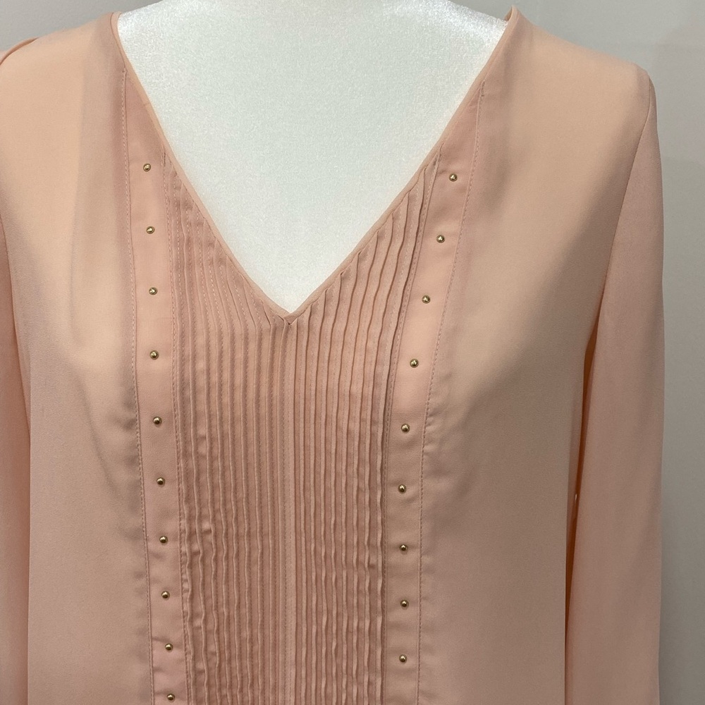 White House Black Market Blush V-Neck Blouse - Picture 3 of 8